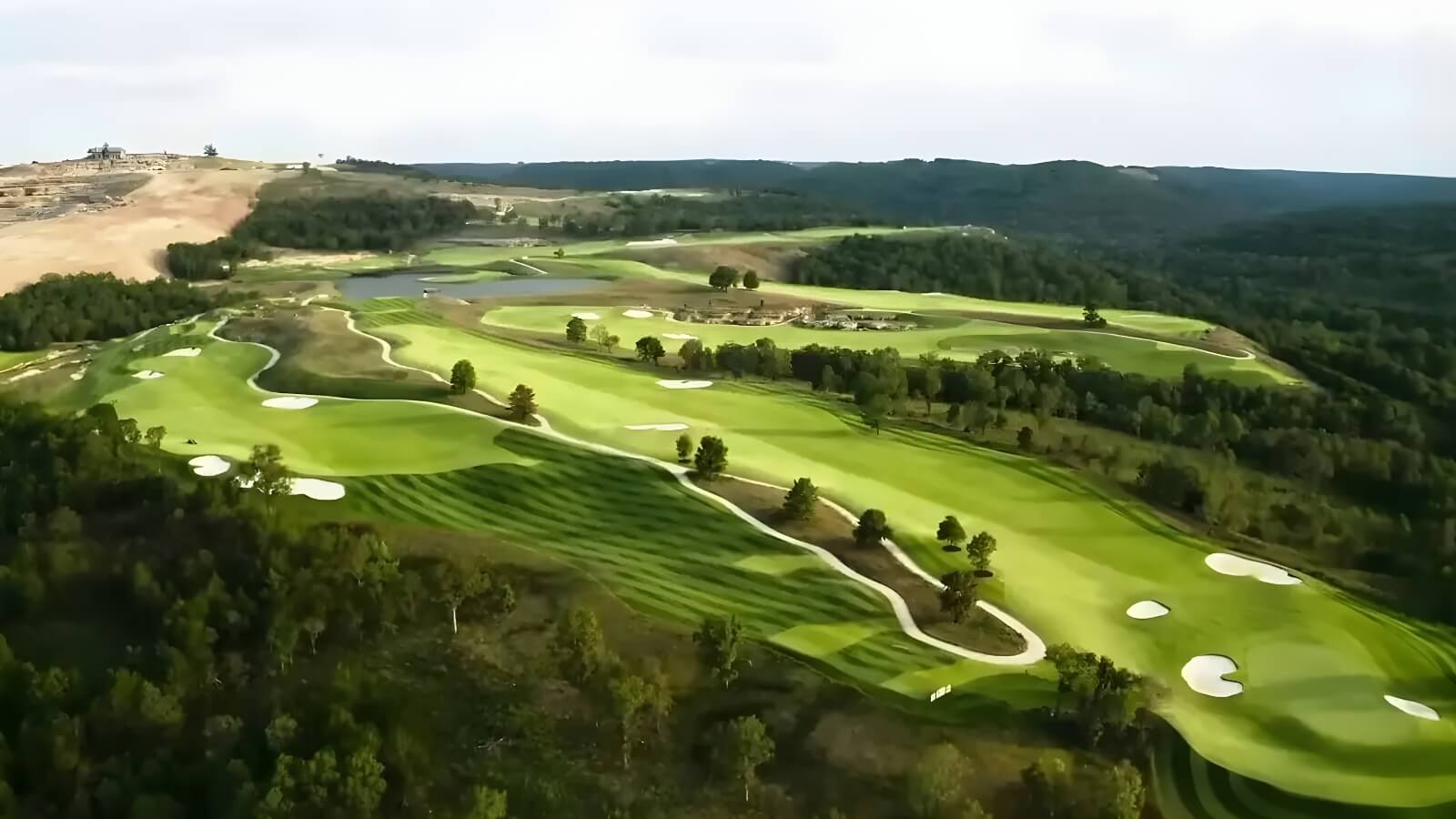 BỘ ĐÔI SÂN GOLF 18 LỖ VINHOMES GREEN PARADISE